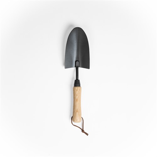 Spade bred med träskaft